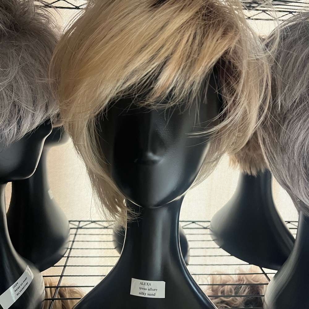 2/7/26 🚨UPDATE ‼️Wig collection. 
SALT AND PEPPER. 
BLONDE. - Picture 6 of 7